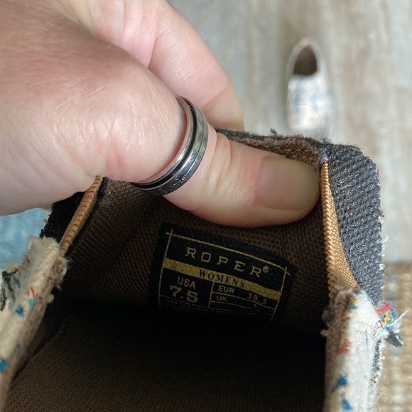 Roper cream colored shoes. Size 7.5. Hardly worn. - Picture 2 of 4